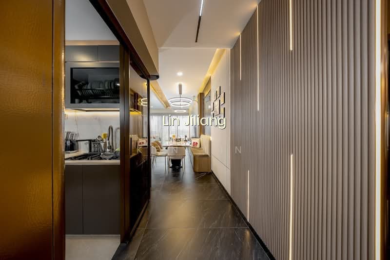 THE PARC CONDOMINIUM image 1 of 10