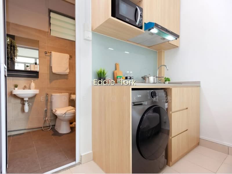 COLIWOO BOON LAY I FULLY EQUIPPED SELF-CONTAINED STUDIOS NEAR NTU image 1 of 10