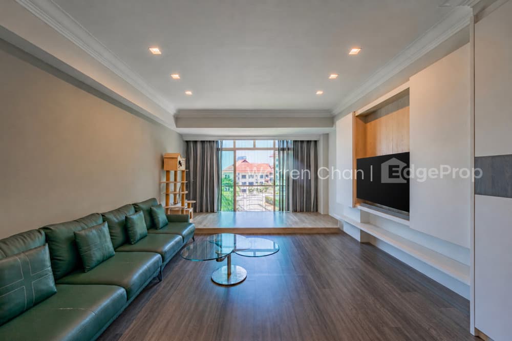 LE HILL CONDOMINIUM image 1 of 10