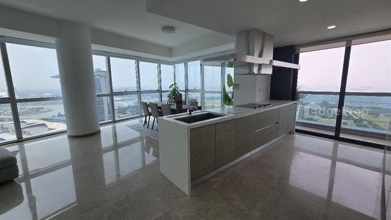 MARINA BAY RESIDENCES photo 4