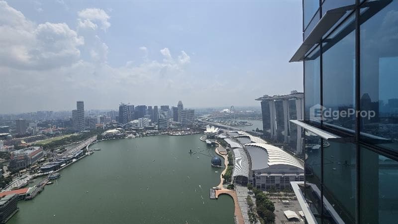 MARINA BAY RESIDENCES