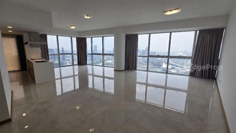 MARINA BAY RESIDENCES photo 2
