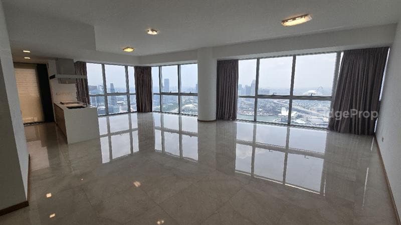 MARINA BAY RESIDENCES photo 3