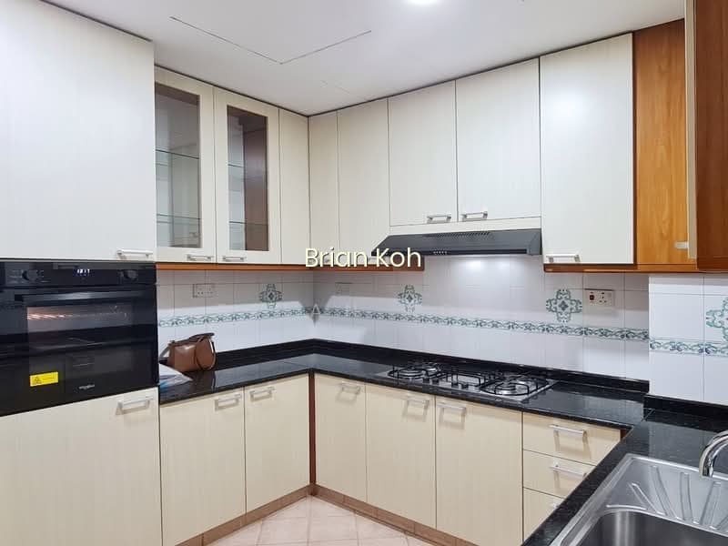 FIFTH AVENUE CONDOMINIUM photo 3