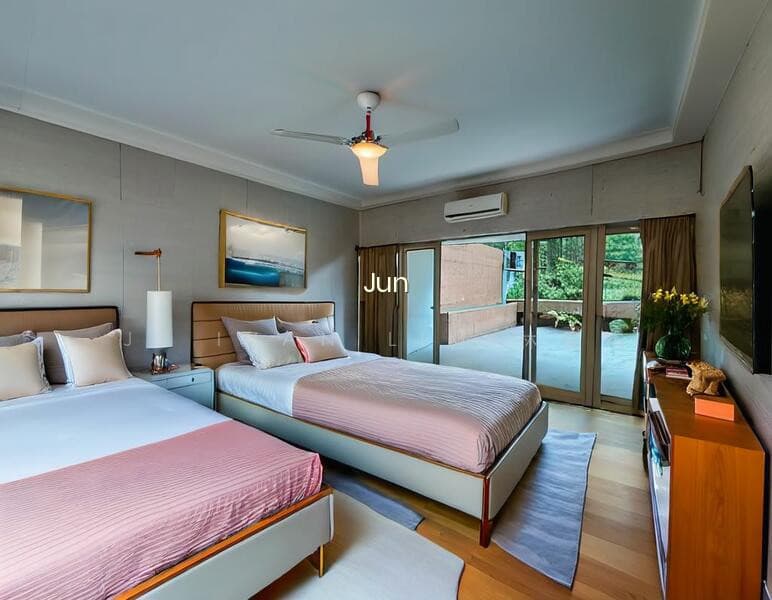 RIDGEWOOD CONDOMINIUM photo 2