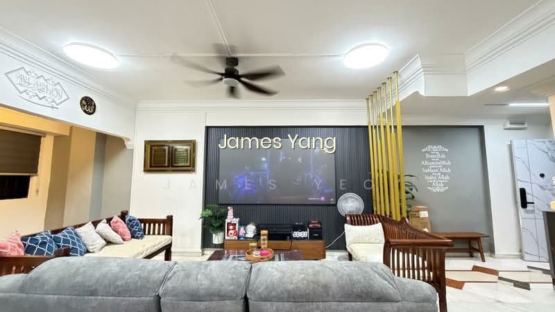 323 SEMBAWANG CLOSE image 1 of 10