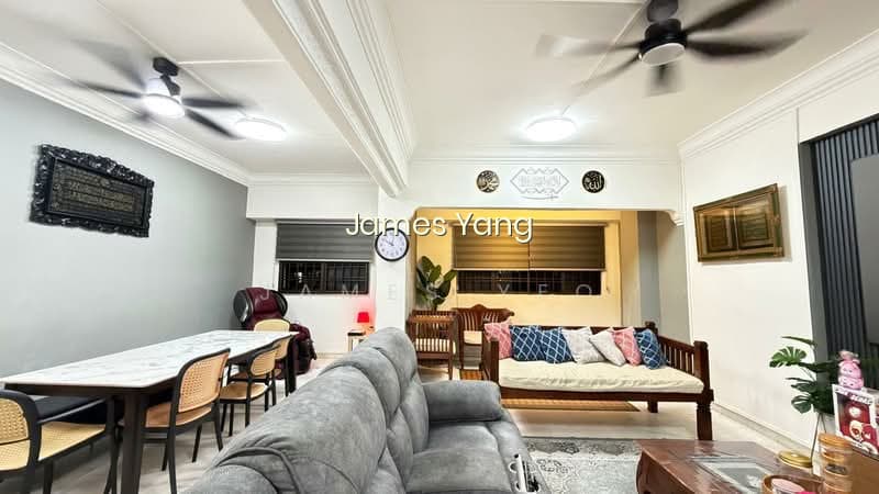 323 SEMBAWANG CLOSE photo 2