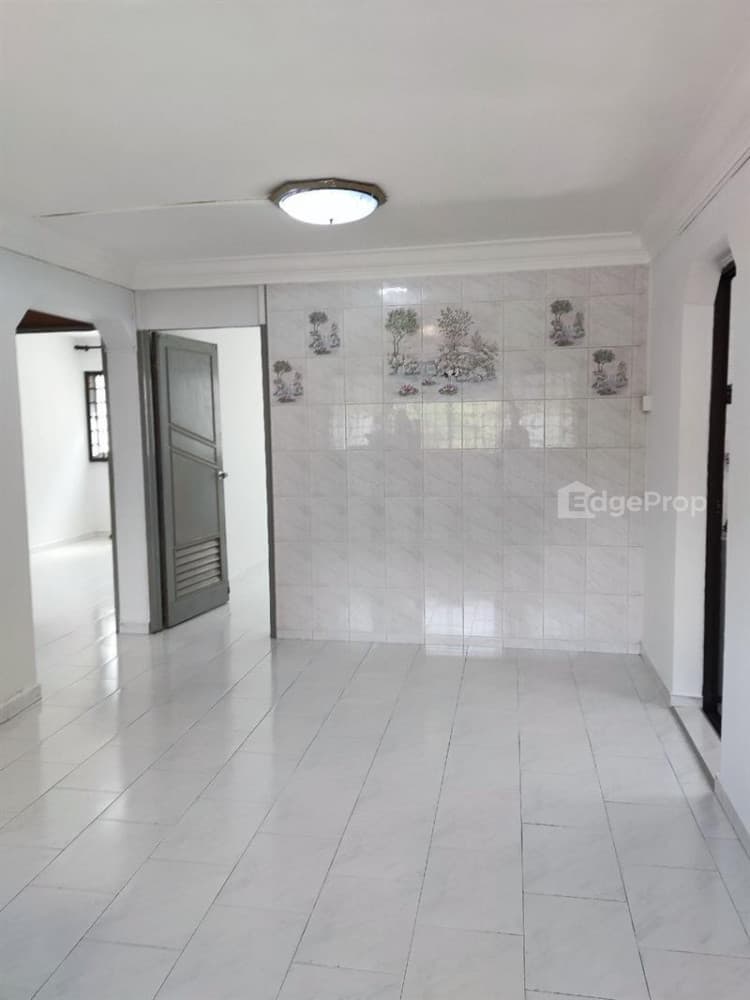 659 YISHUN AVENUE 4 image 1 of 5