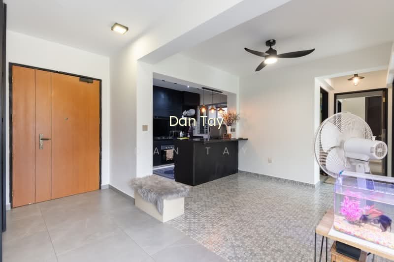 365C SEMBAWANG CRESCENT image 1 of 10