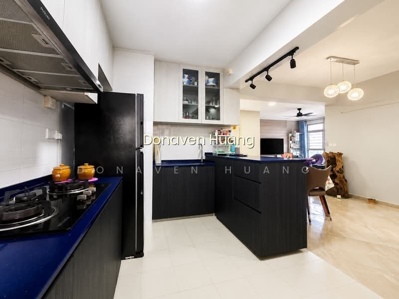 132A CANBERRA CRESCENT image 1 of 6