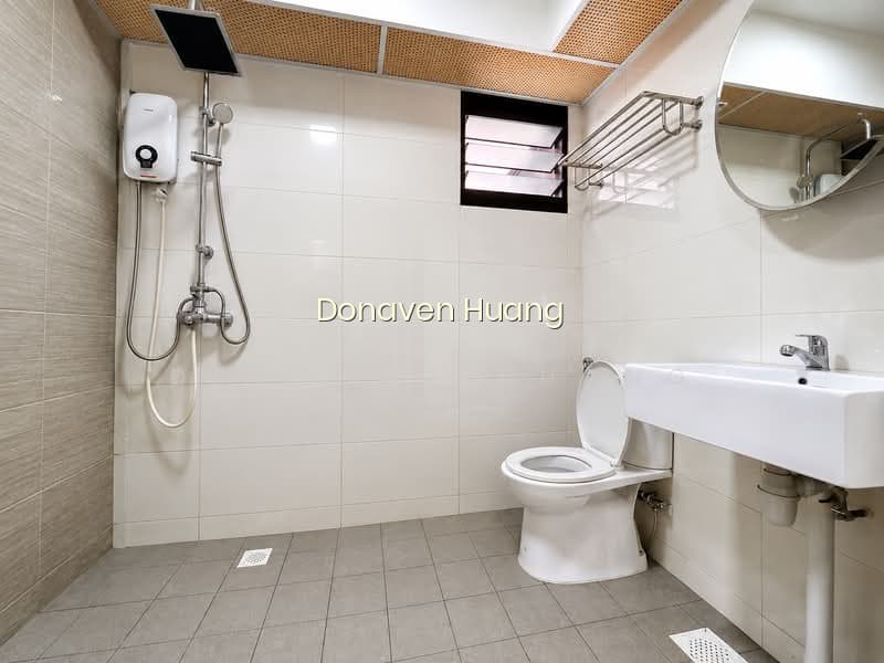 132A CANBERRA CRESCENT photo 4