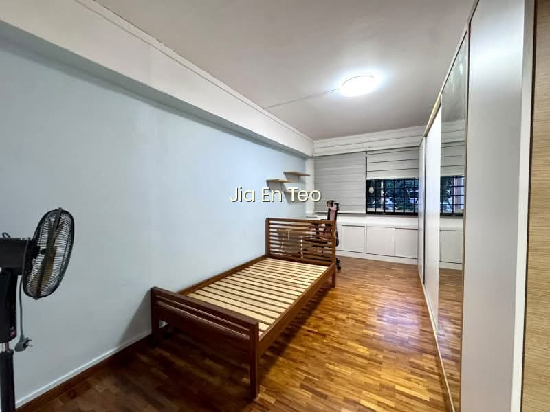 329 TAMPINES STREET 32 photo 2