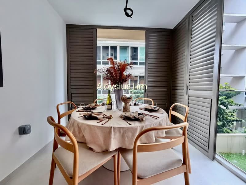 UNDERVALUED BRAND NEW FREEHOLD MOVE IN READY APARTMENT photo 3