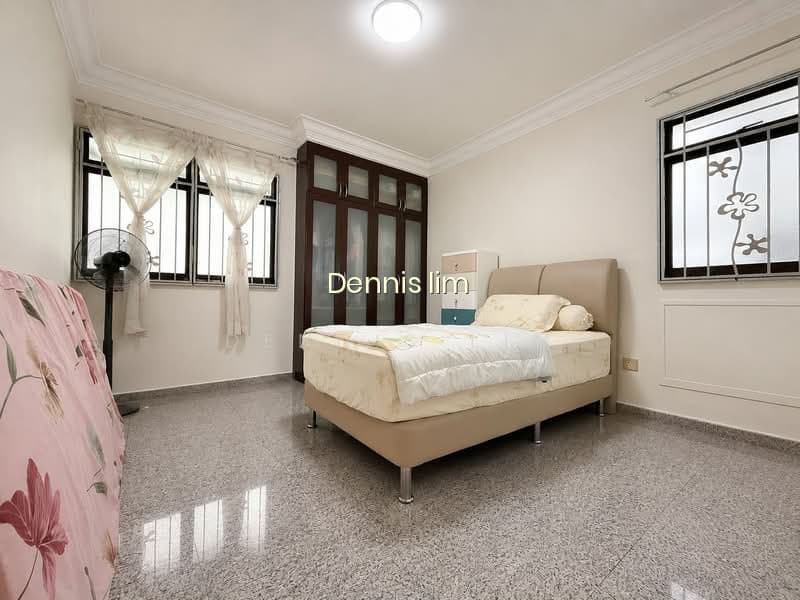 183D RIVERVALE CRESCENT image 1 of 7