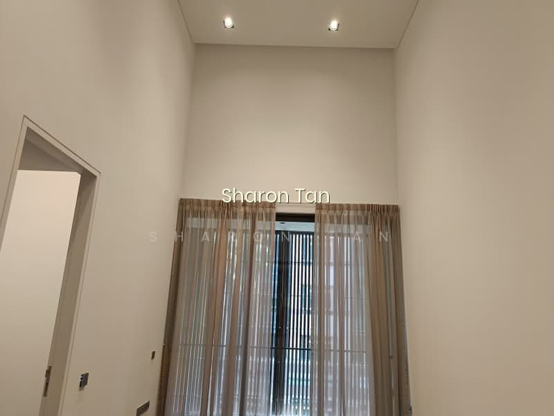 LLOYD SIXTYFIVE photo 6