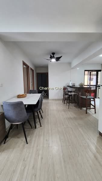 415A NORTHSHORE DRIVE image 1 of 10