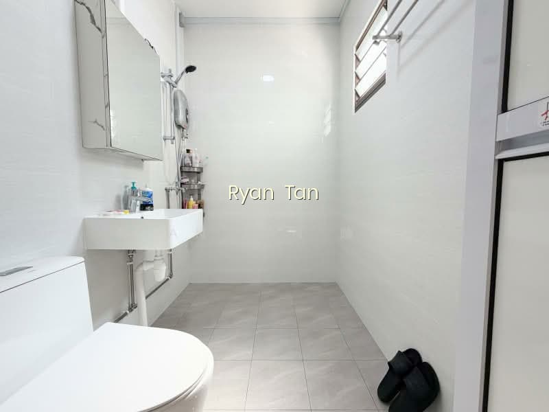 883 TAMPINES STREET 84 photo 6