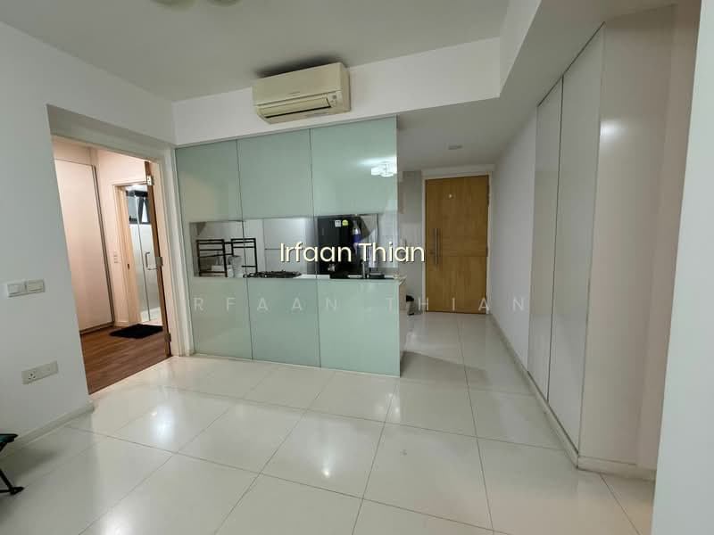 THE LAKEFRONT RESIDENCES photo 3