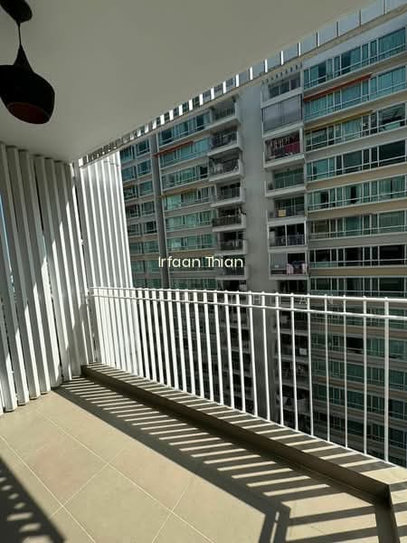 THE LAKEFRONT RESIDENCES photo 5