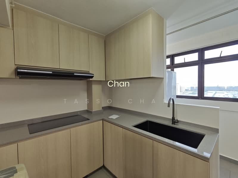 187 BOON LAY AVENUE photo 3