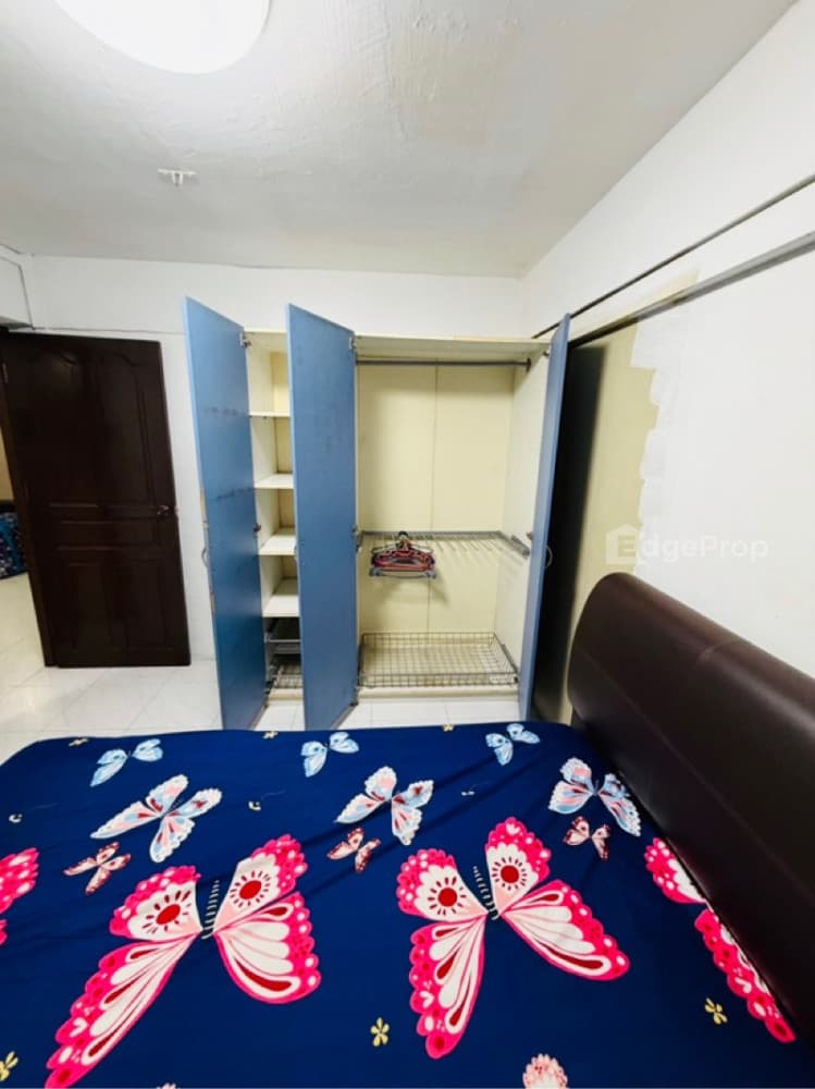 211 BOON LAY PLACE photo 2