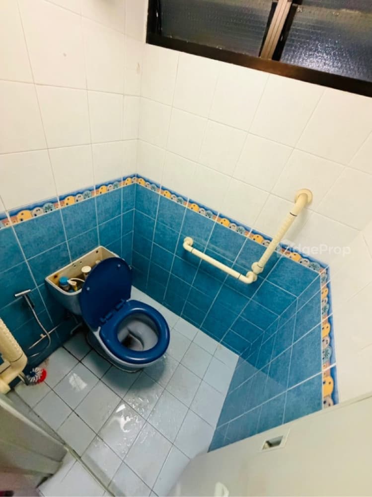 211 BOON LAY PLACE photo 6