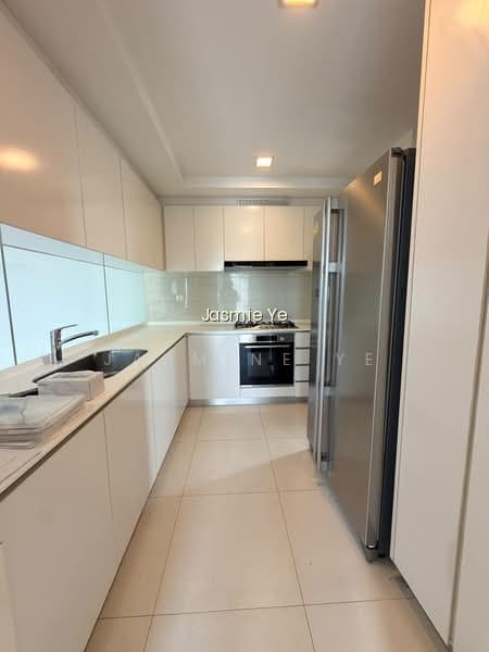 THE LAKEFRONT RESIDENCES photo 3
