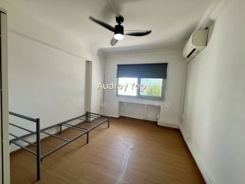 450G TAMPINES STREET 42 photo 4