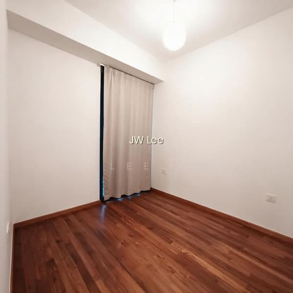 SOPHIA HILLS photo 2
