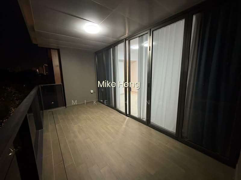 LIV @ MB photo 3