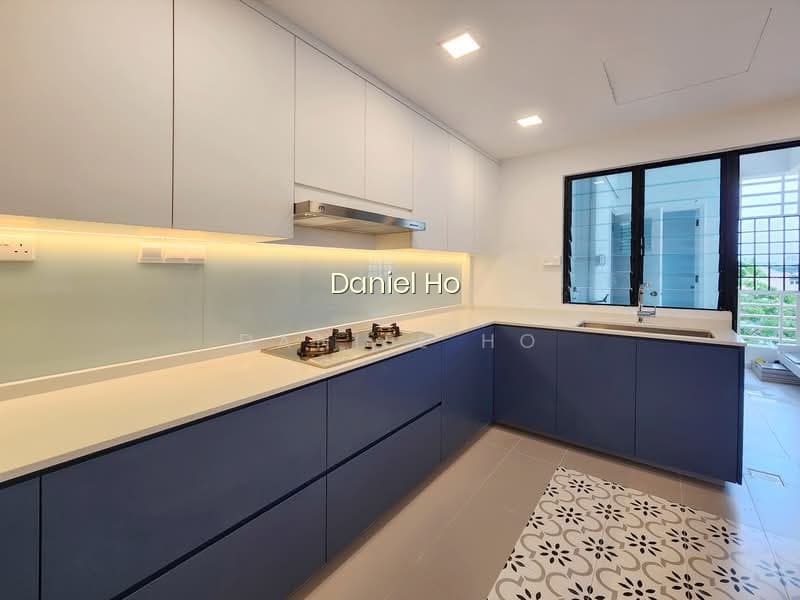 PARK EAST photo 5