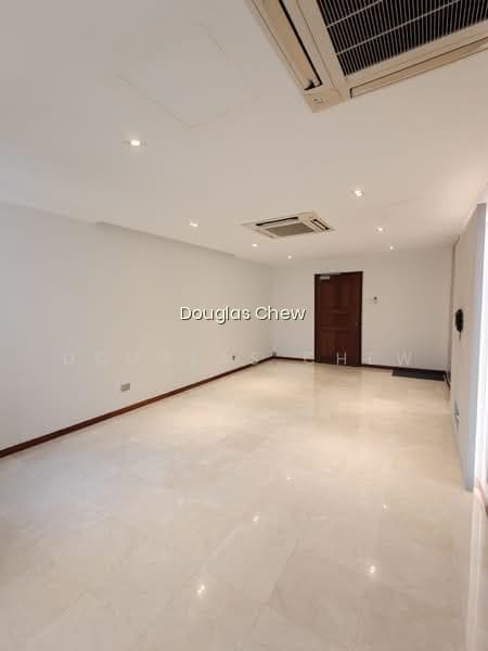 90 HOLLAND ROAD image 1 of 10