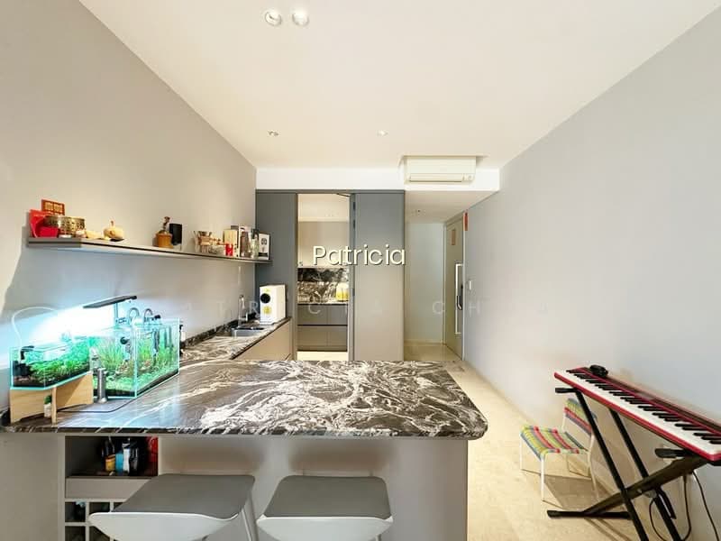 STRATUM photo 3
