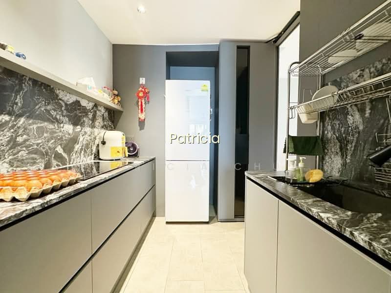 STRATUM photo 4
