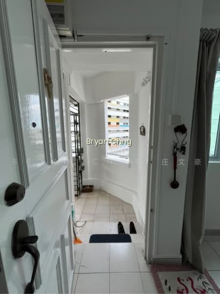 222 SERANGOON AVENUE 4 photo 3