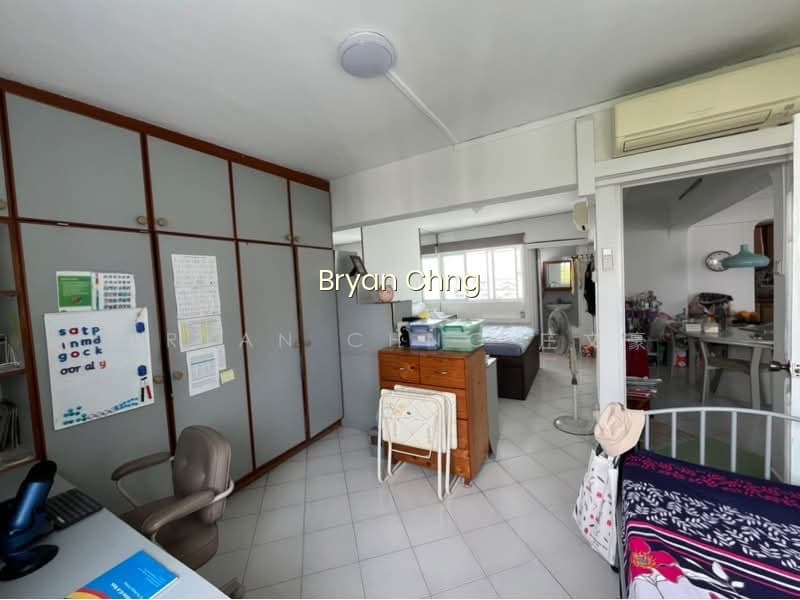 222 SERANGOON AVENUE 4 photo 4