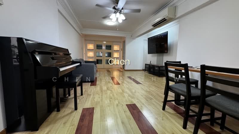 5 DOVER CRESCENT image 1 of 10