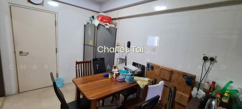 268 BOON LAY DRIVE photo 2