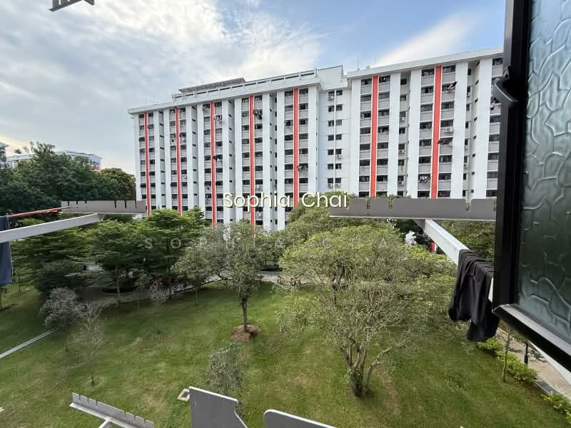 223 ANG MO KIO AVENUE 1 image 1 of 10