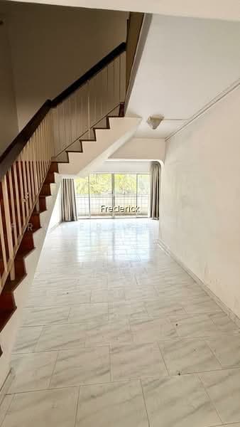51 TEBAN GARDENS ROAD image 1 of 10