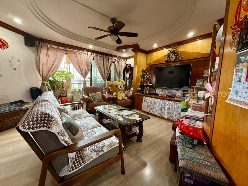 232 COMPASSVALE WALK image 1 of 7