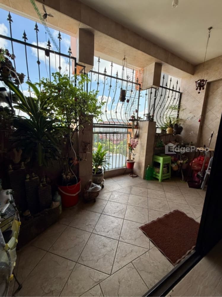 232 COMPASSVALE WALK photo 6