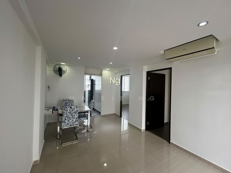 652 HOUGANG AVENUE 8 image 1 of 10