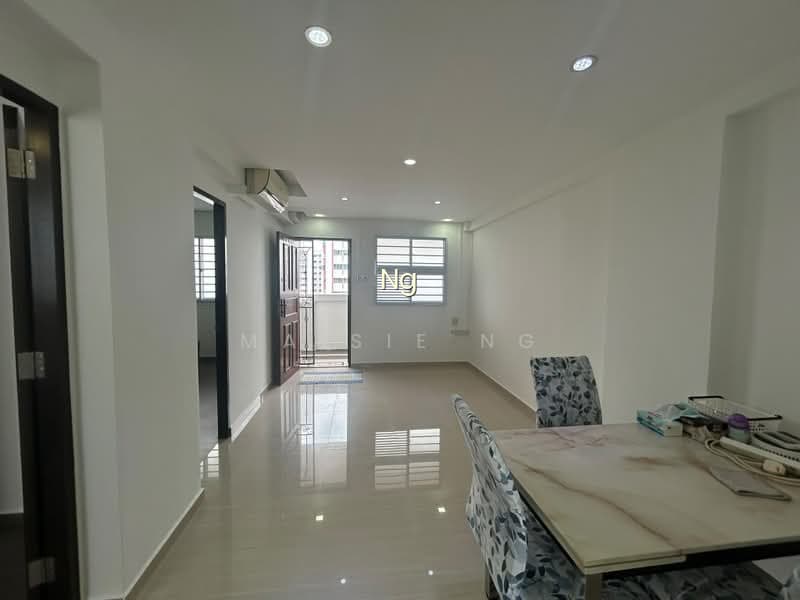 652 HOUGANG AVENUE 8 photo 2