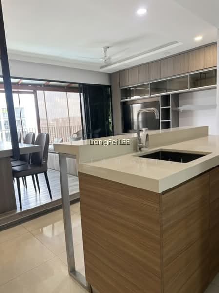 5MINS WALK TO MRT/MALL. UPPER FLOOR WITH LIFT ASSESS. ROOF TERRACE CAN FULLY UTILISE photo 4