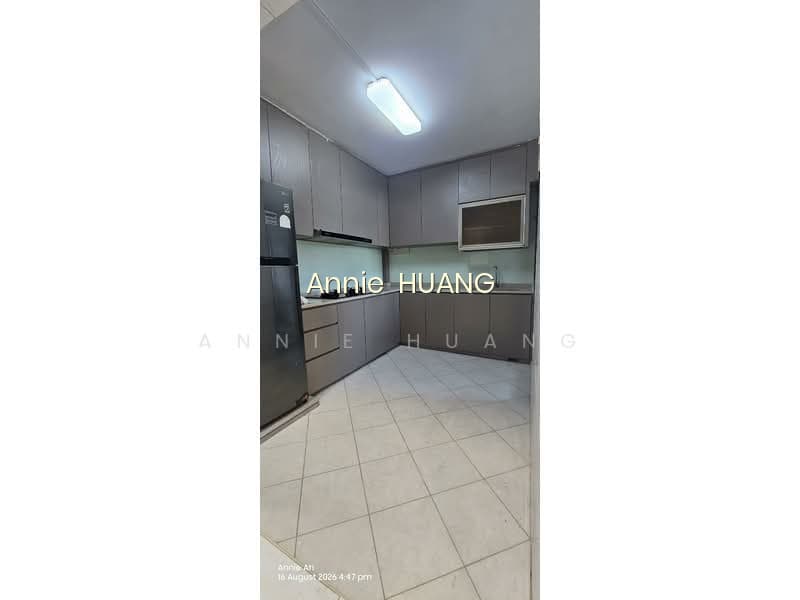 788E WOODLANDS CRESCENT photo 3