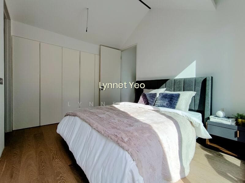 10 EVELYN photo 2