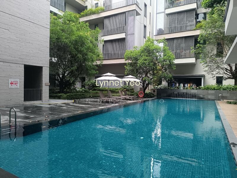 10 EVELYN photo 6