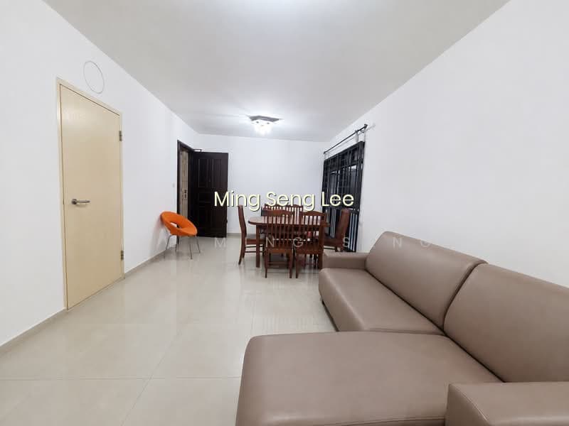 153 RIVERVALE CRESCENT image 1 of 10