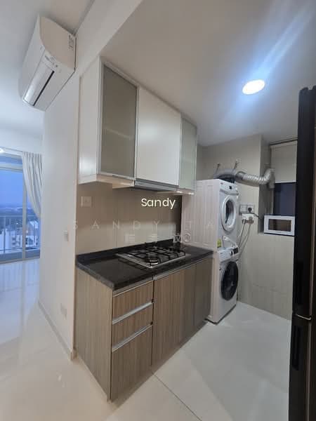 THE METROPOLITAN CONDOMINIUM photo 5